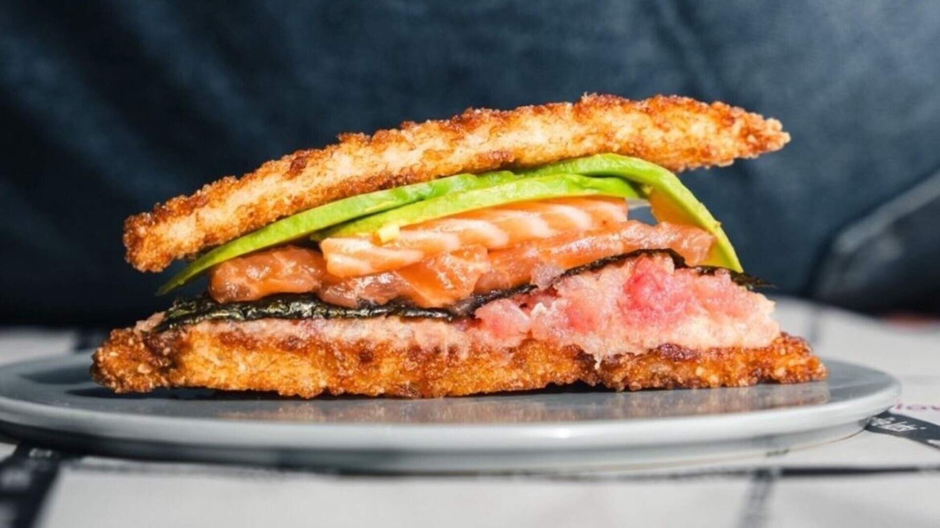 Run op nieuwe eettrend, de sushisandwich: 'Eén groot gekkenhuis